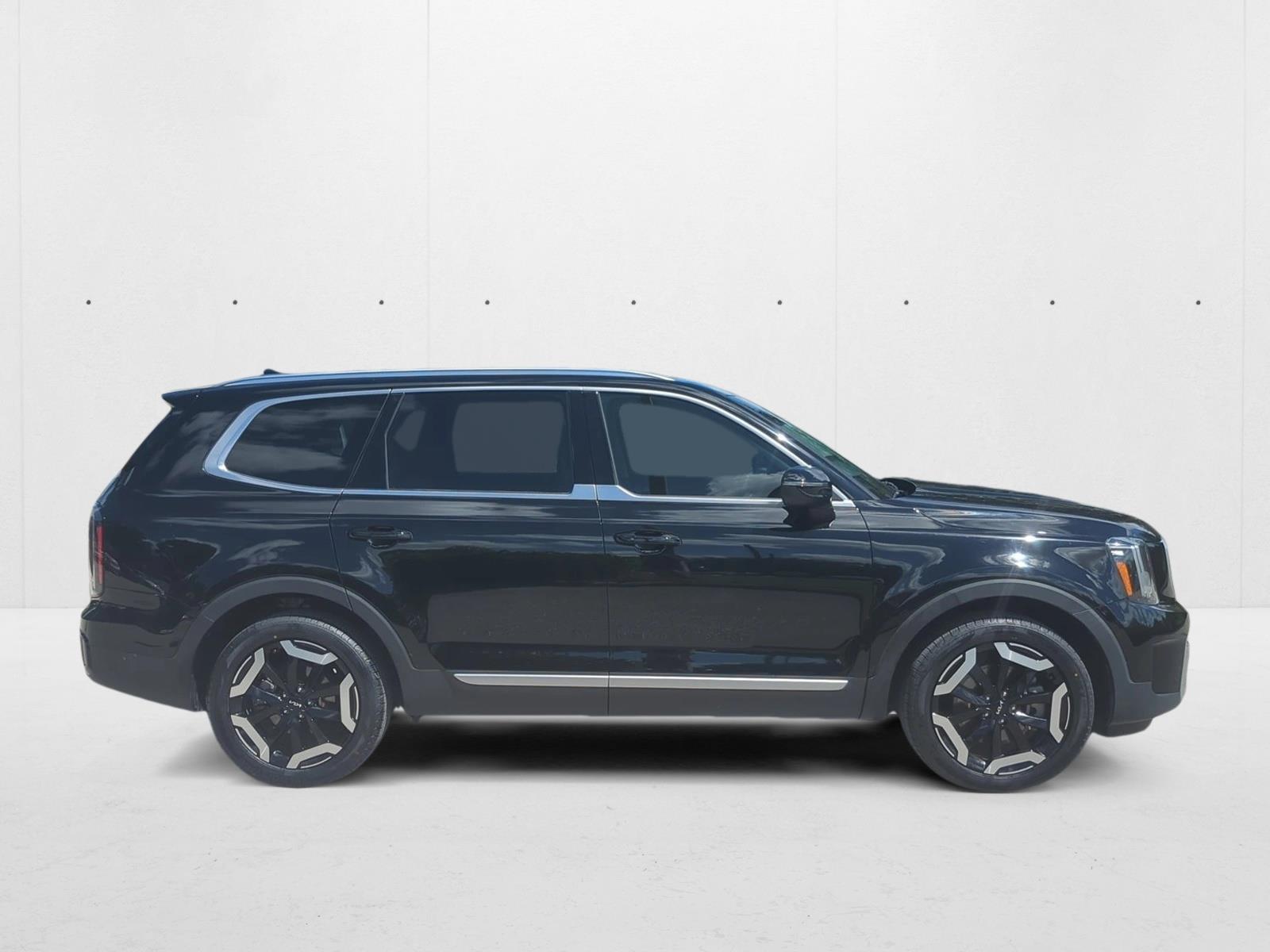 2023 Kia Telluride EX photo 2