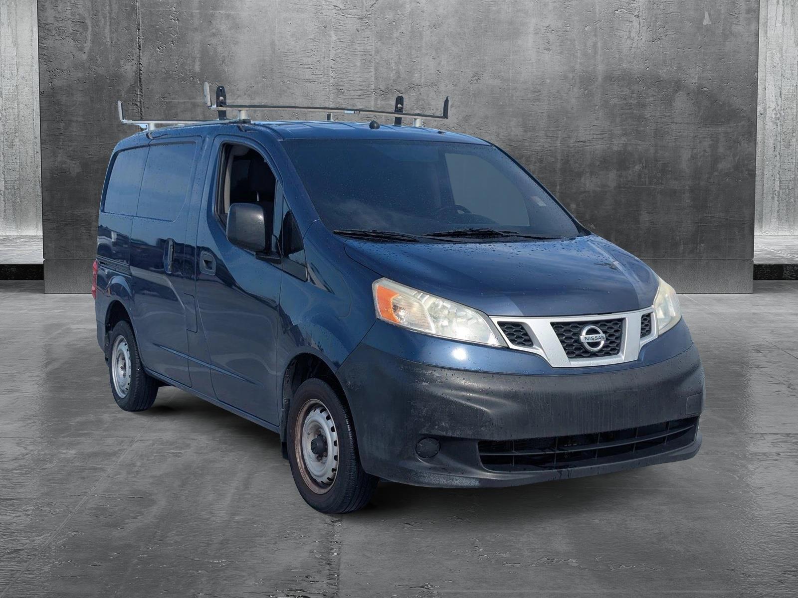 2014 Nissan NV200 SV photo 3
