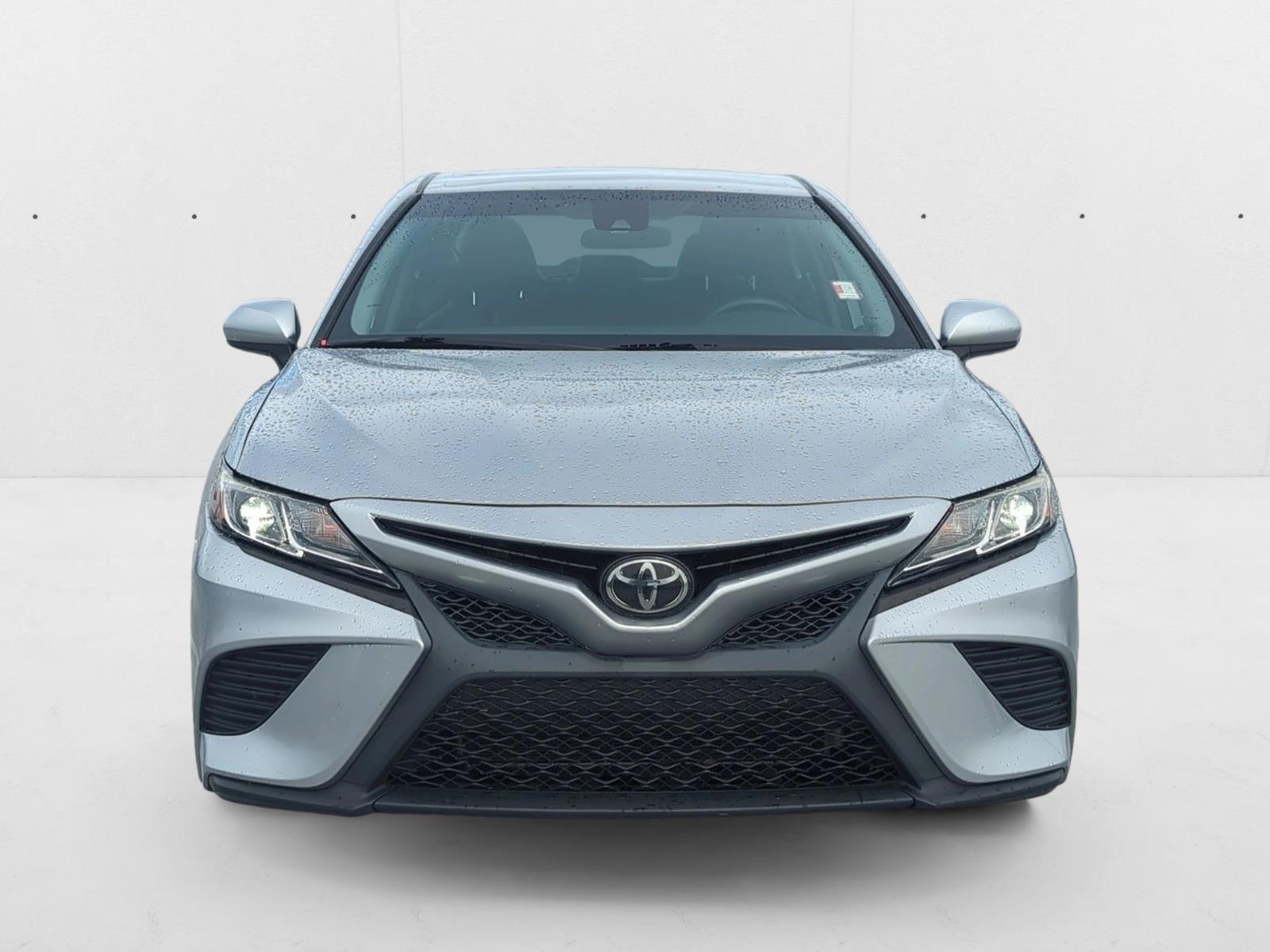 2020 Toyota Camry SE photo 2