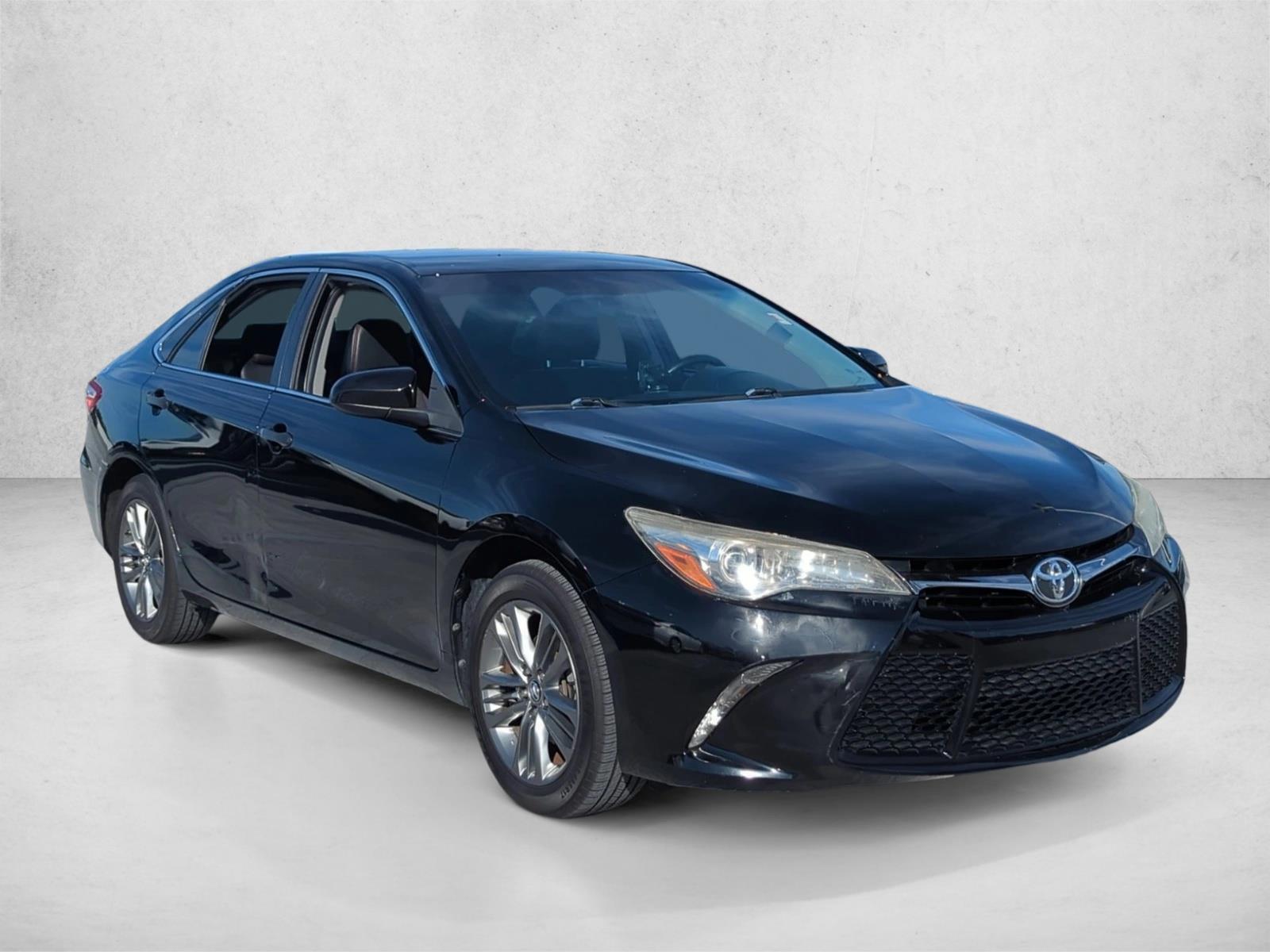 2017 Toyota Camry SE photo 3
