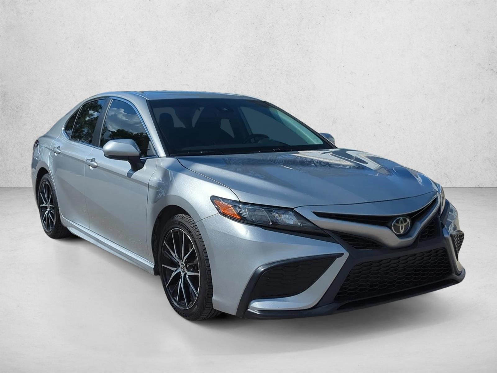 2021 Toyota Camry SE photo 3