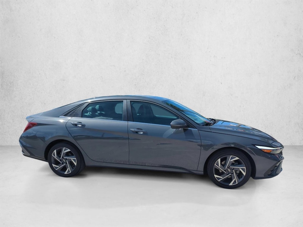 Used 2025 Hyundai Elantra SEL Convenience Sedan