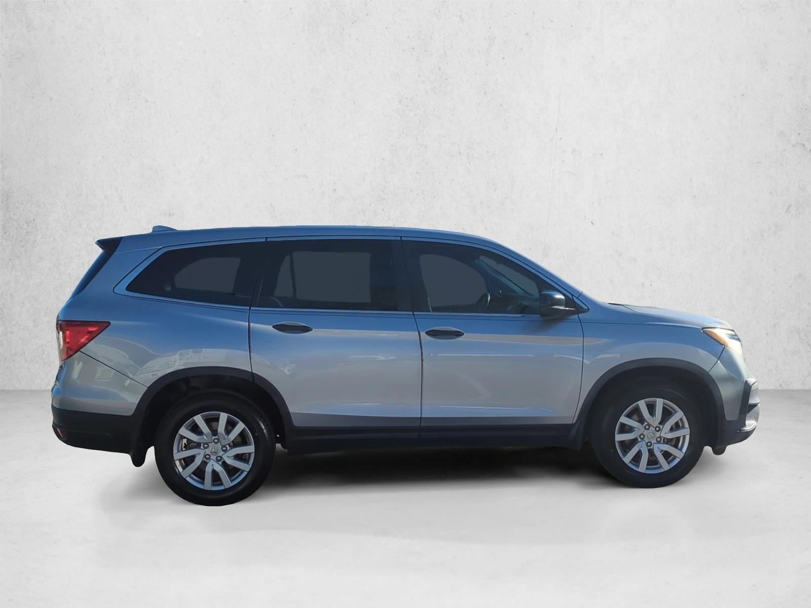 2019 Honda Pilot LX photo 4