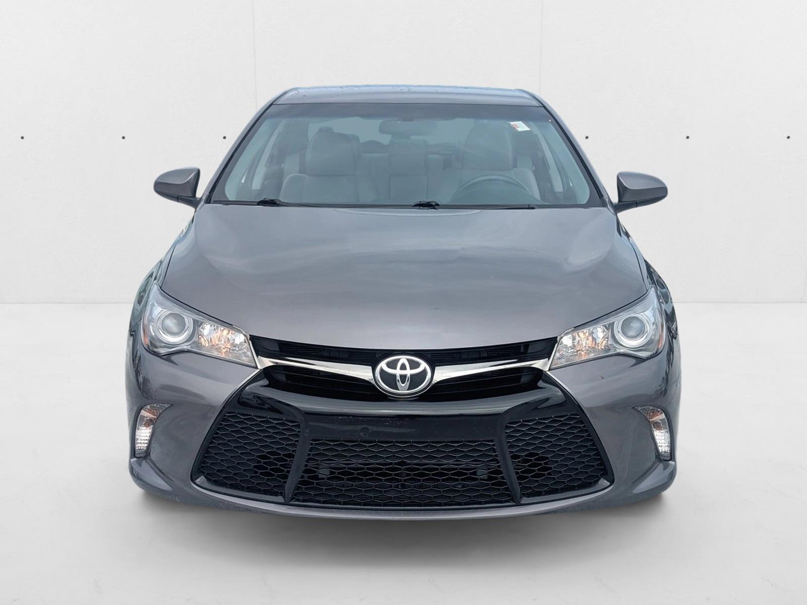 2017 Toyota Camry SE photo 2