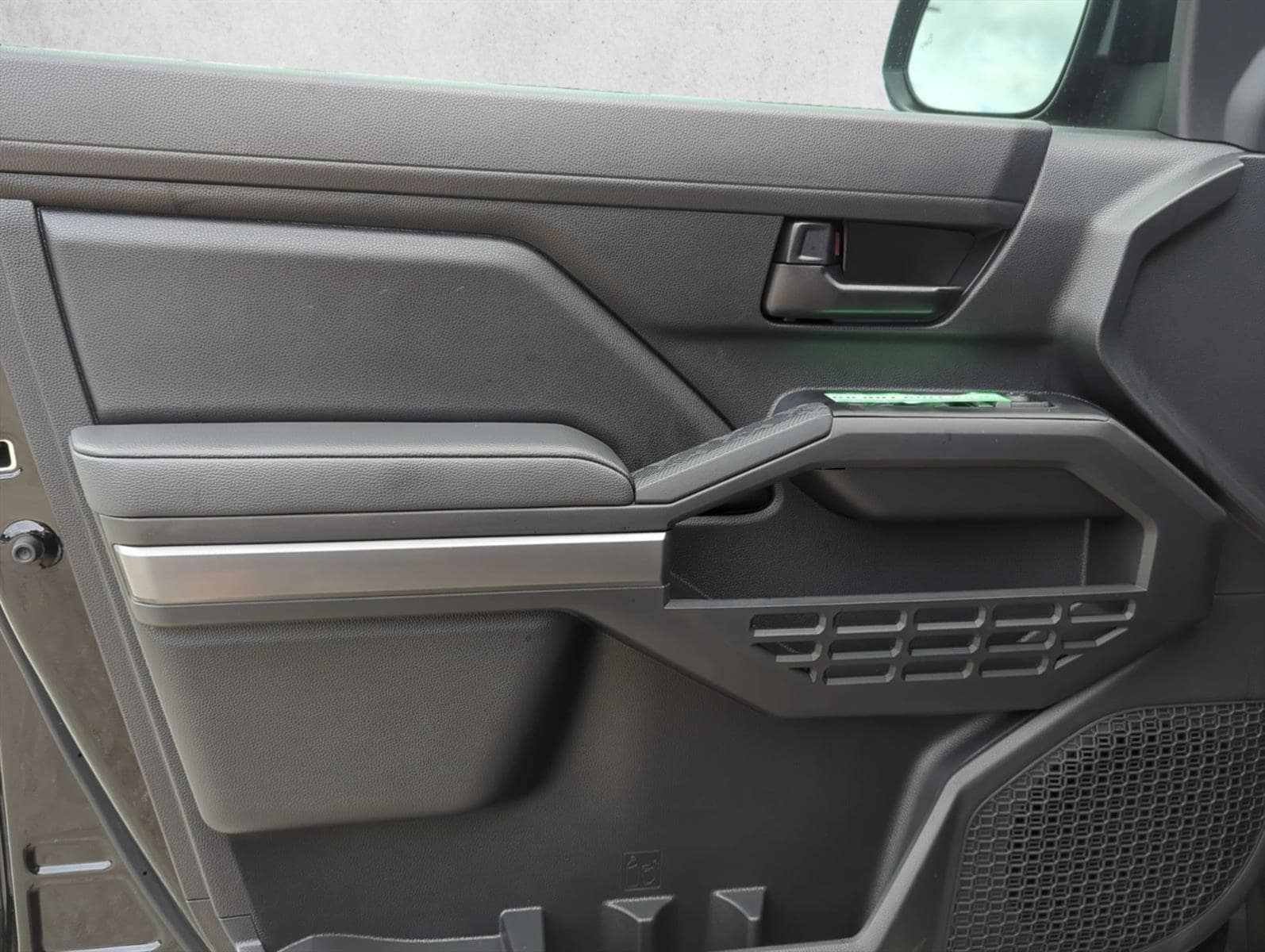 2025 Toyota Tacoma SR5 - Photo 10