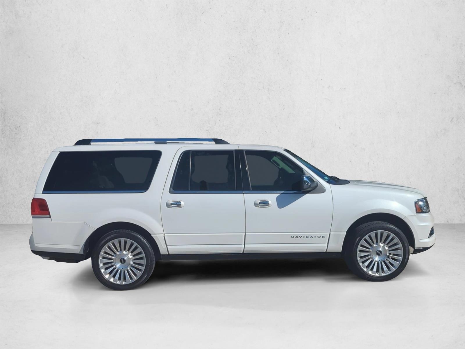 2015 Lincoln Navigator L photo 4