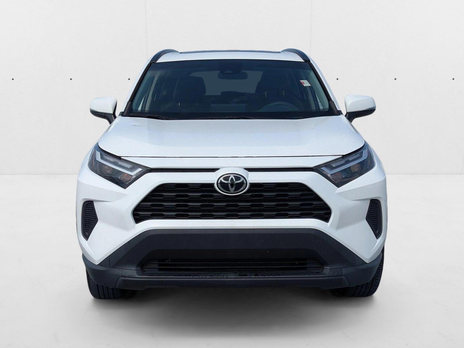 2022 Toyota RAV4 XLE photo 2