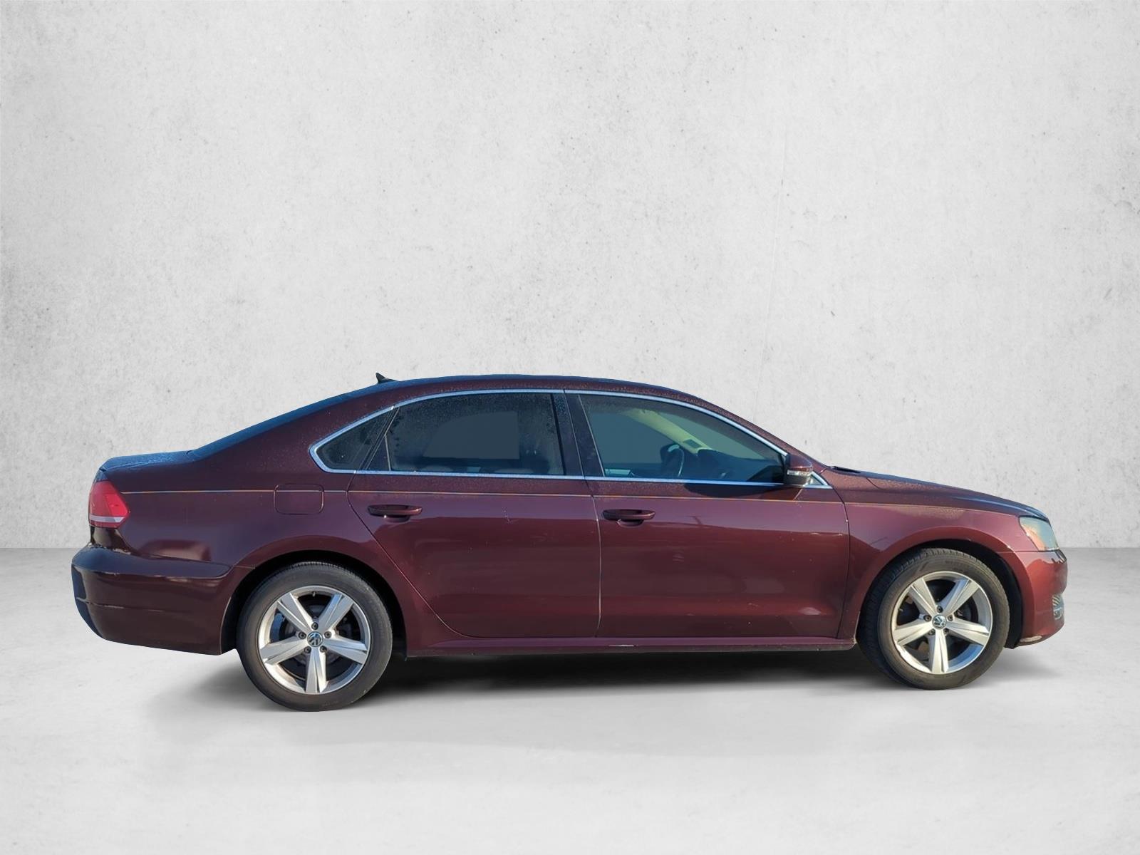 2012 Volkswagen Passat SE photo 2