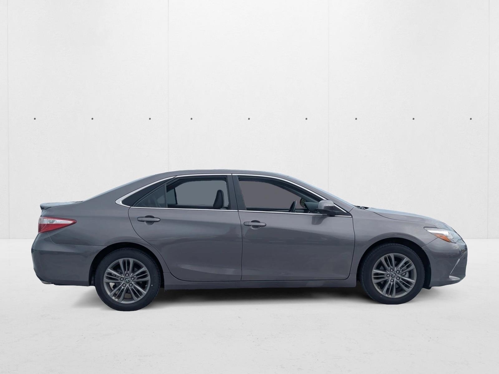 2017 Toyota Camry SE photo 4