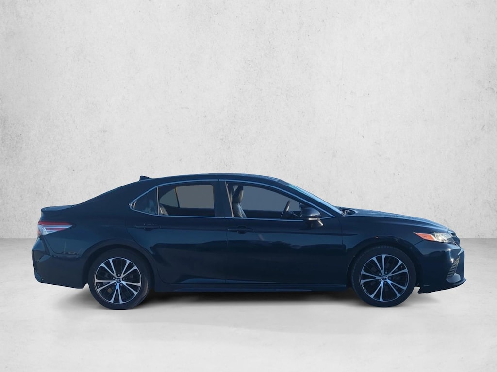 Used 2019 Toyota Camry SE Sedan