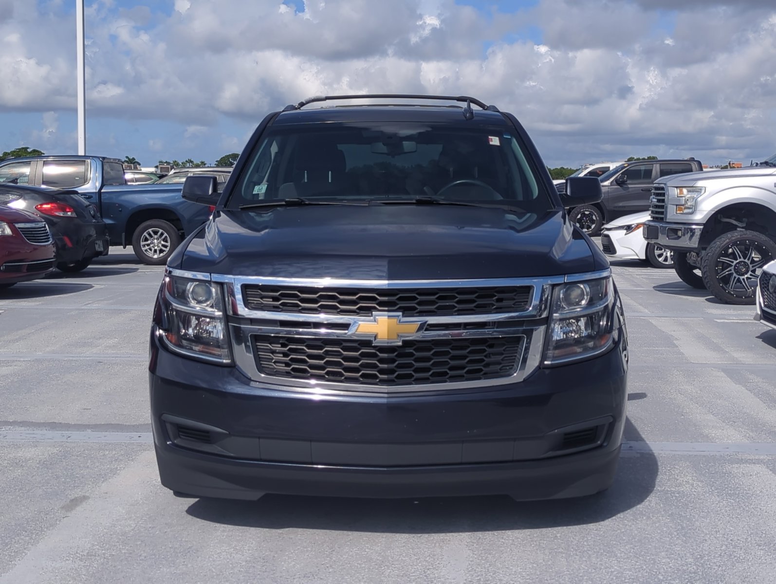 2017 Chevrolet Tahoe LS photo 2