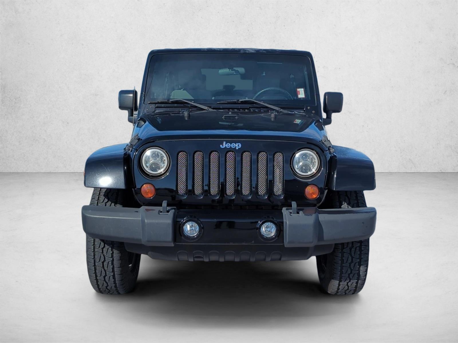 2010 Jeep Wrangler Unlimited Sahara photo 2