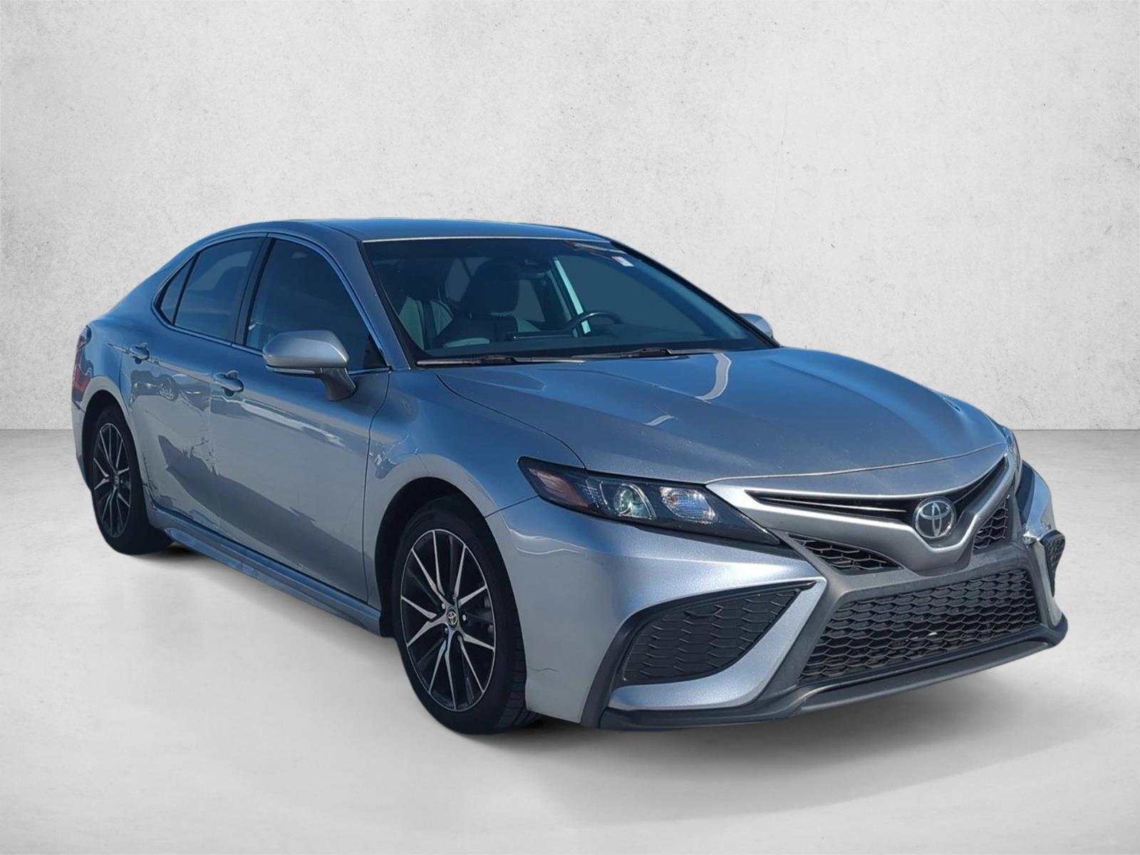 2023 Toyota Camry SE photo 3