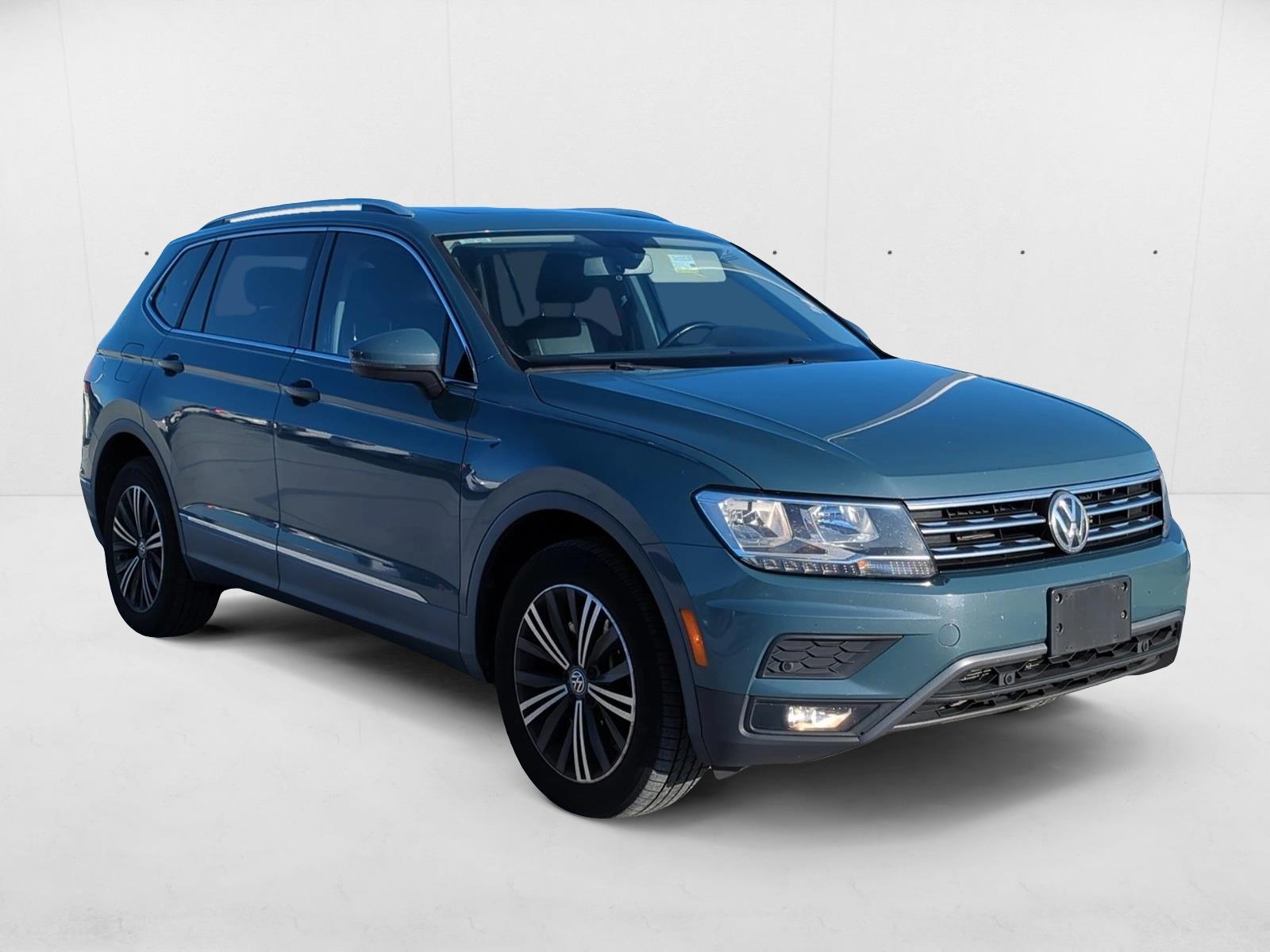2019 Volkswagen Tiguan SEL photo 3
