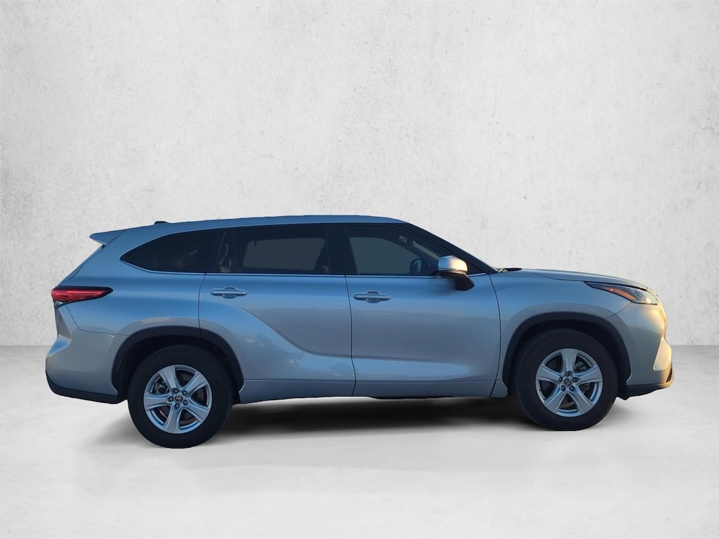 Used 2023 Toyota Highlander LE SUV