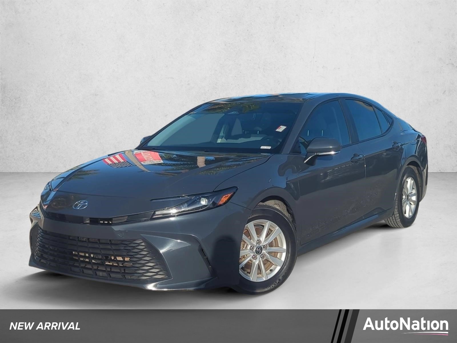 2025 Toyota Camry LE Hybrid's photo
