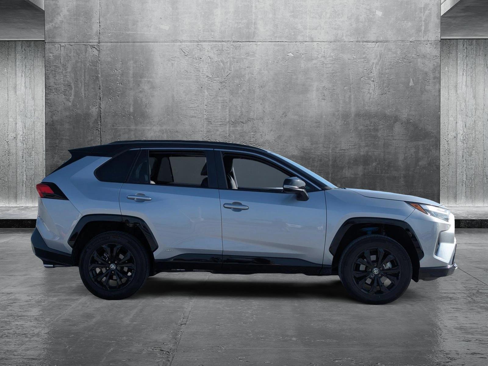 2023 Toyota RAV4 Hybrid XSE photo 4