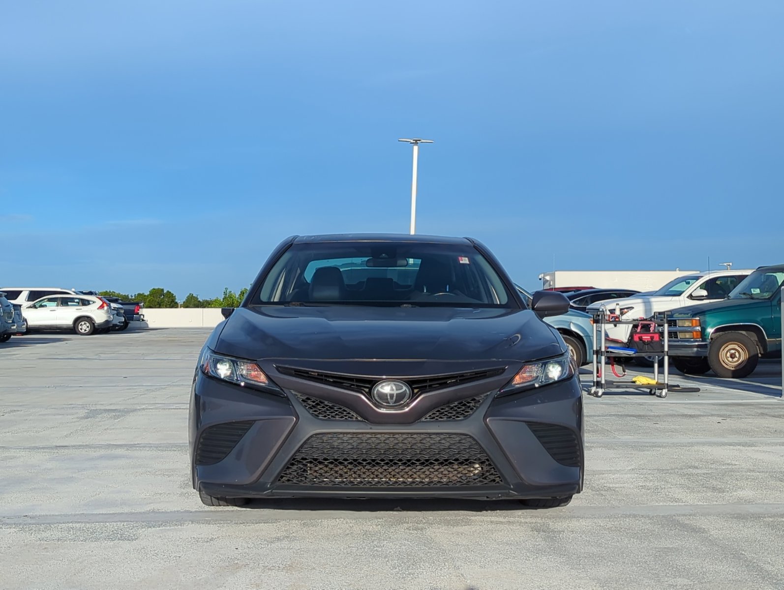 2020 Toyota Camry SE photo 2