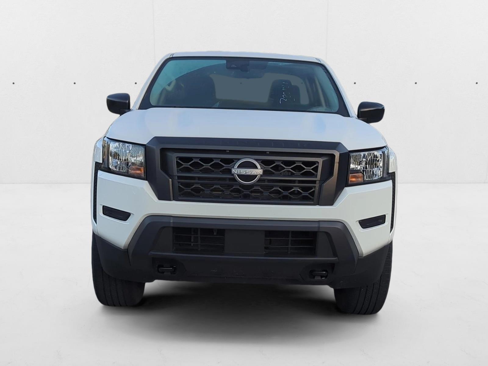 2022 Nissan Frontier S Crew Cab photo 2