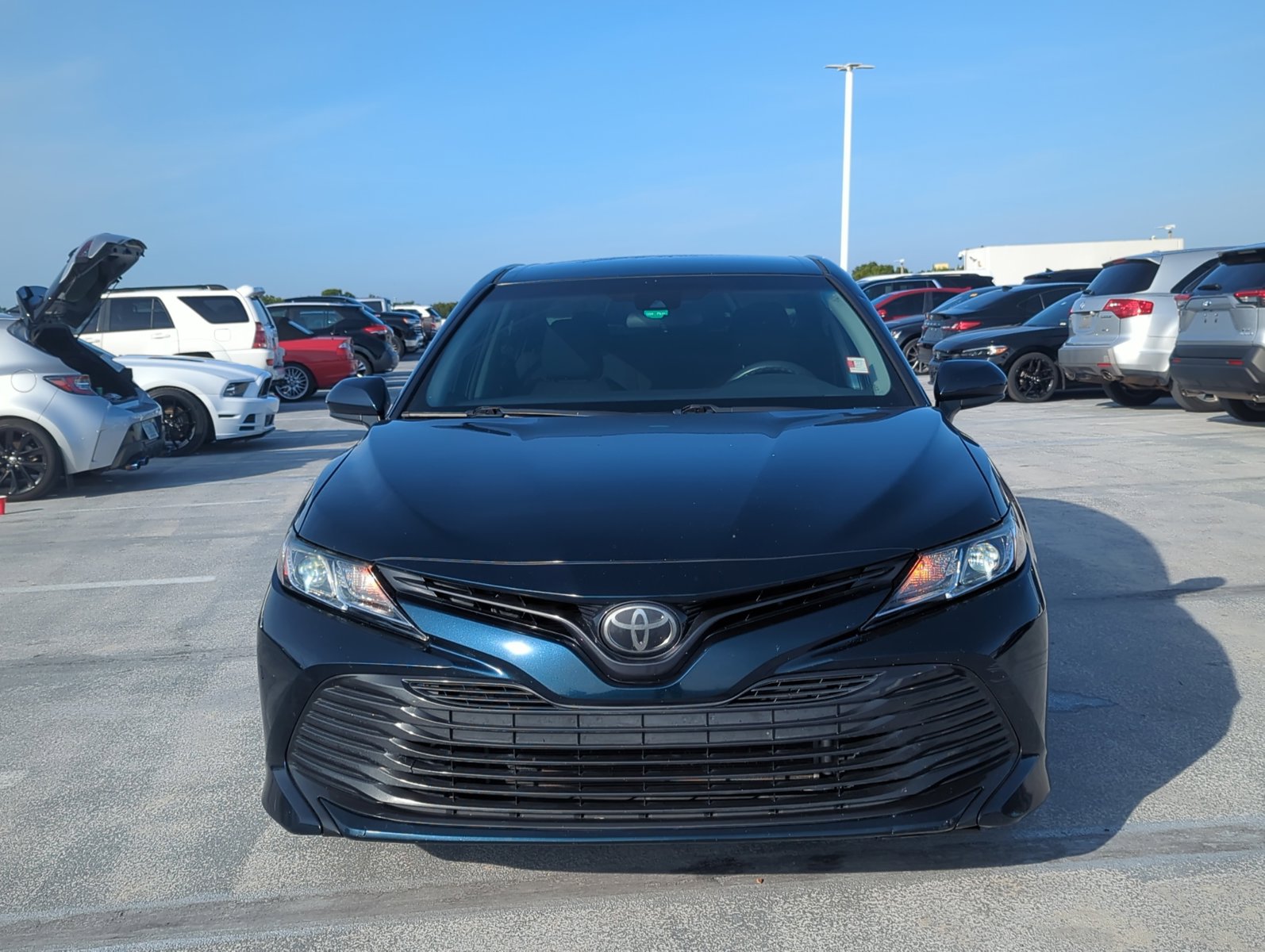 2019 Toyota Camry L photo 2
