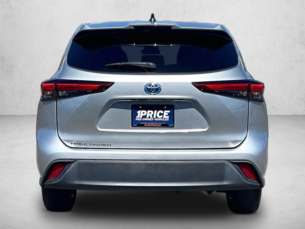 Used 2023 Toyota Highlander Hybrid LE SUV