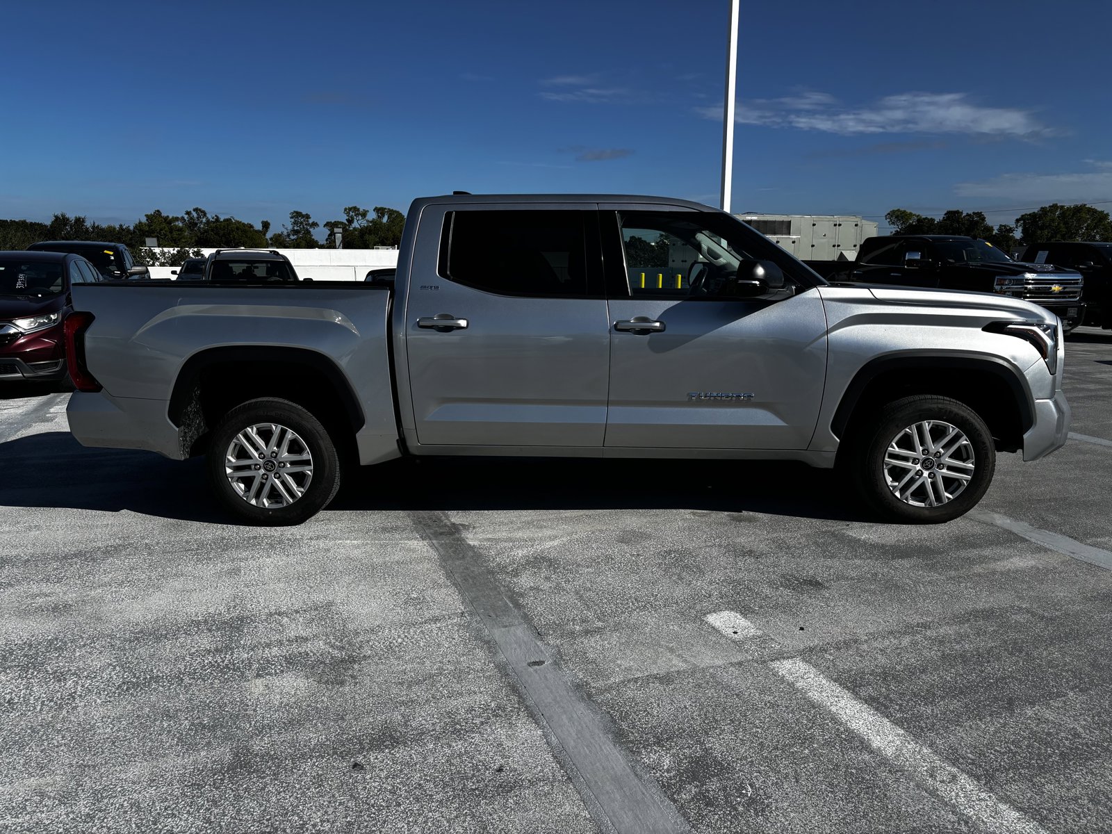 2023 Toyota Tundra SR5 CrewMax photo 4