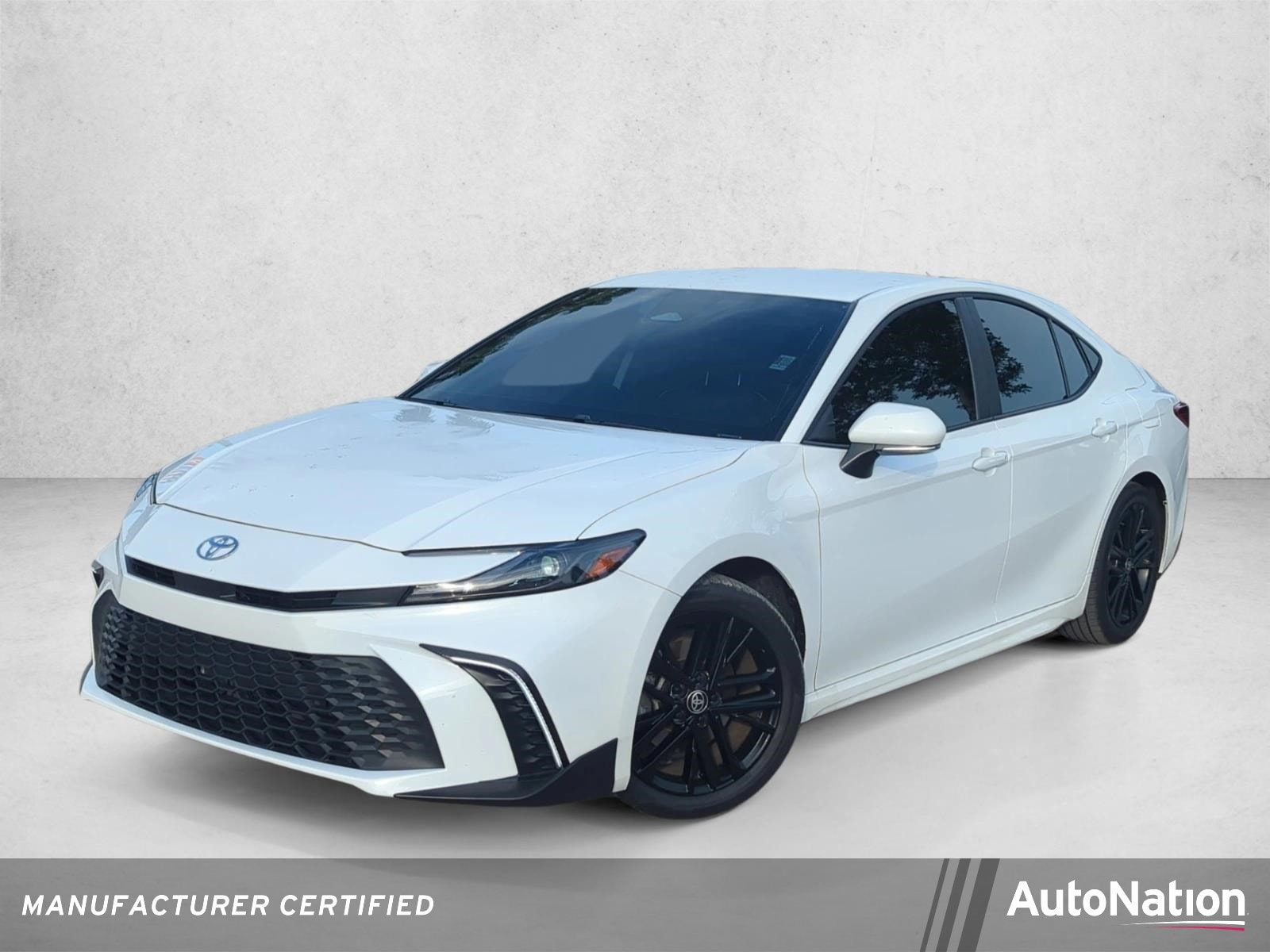 2025 Toyota Camry SE Hybrid's photo