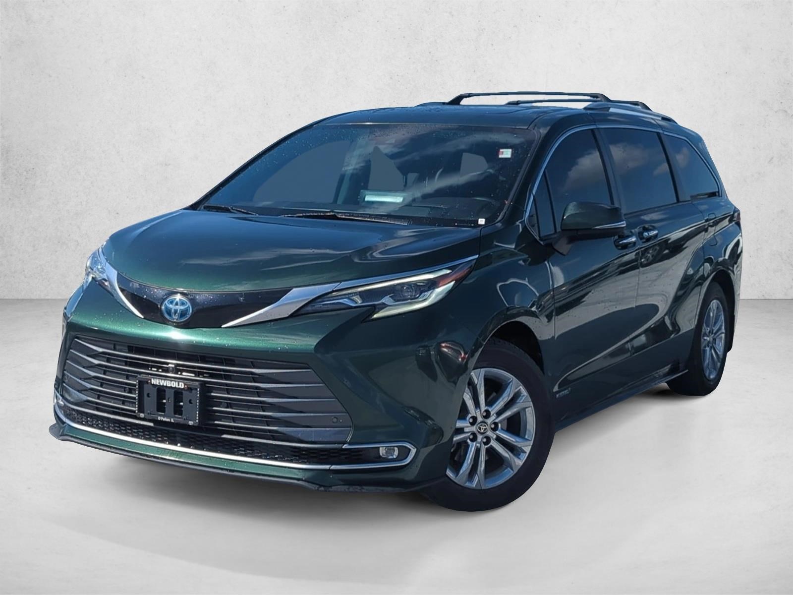 2021 Toyota Sienna Platinum's photo