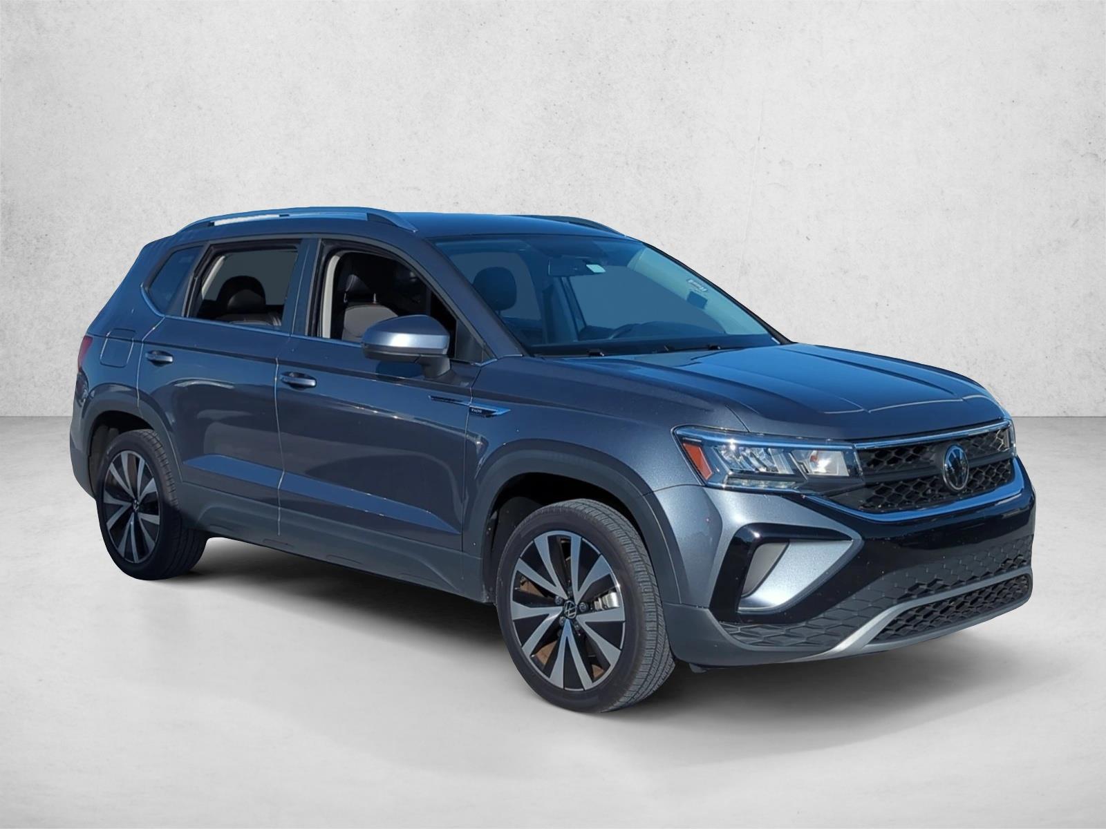 2022 Volkswagen Taos SE photo 3