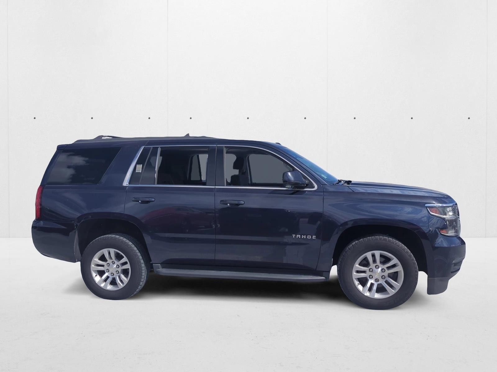 2017 Chevrolet Tahoe LS photo 2