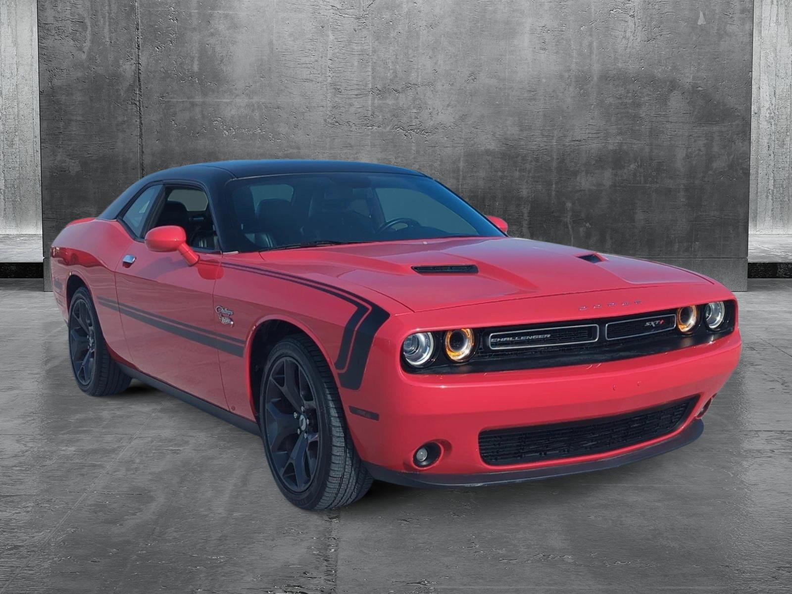 2018 Dodge Challenger SXT Plus photo 3