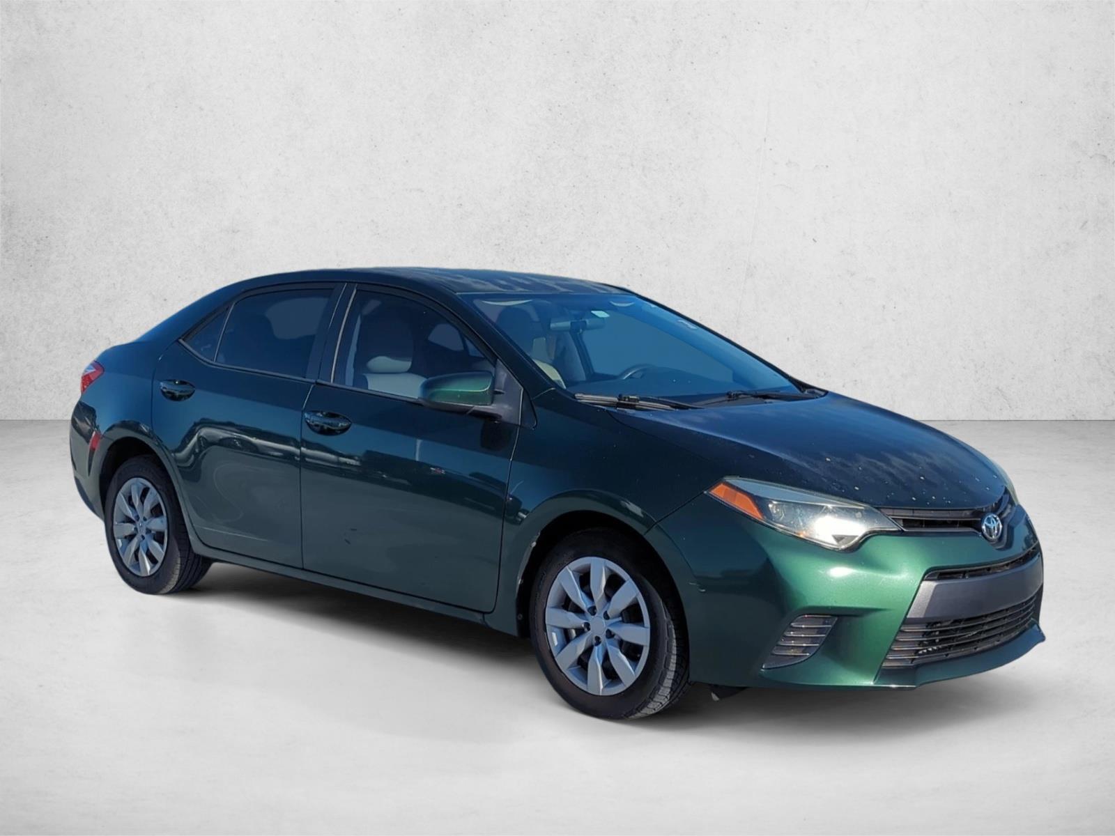 2015 Toyota Corolla LE photo 3