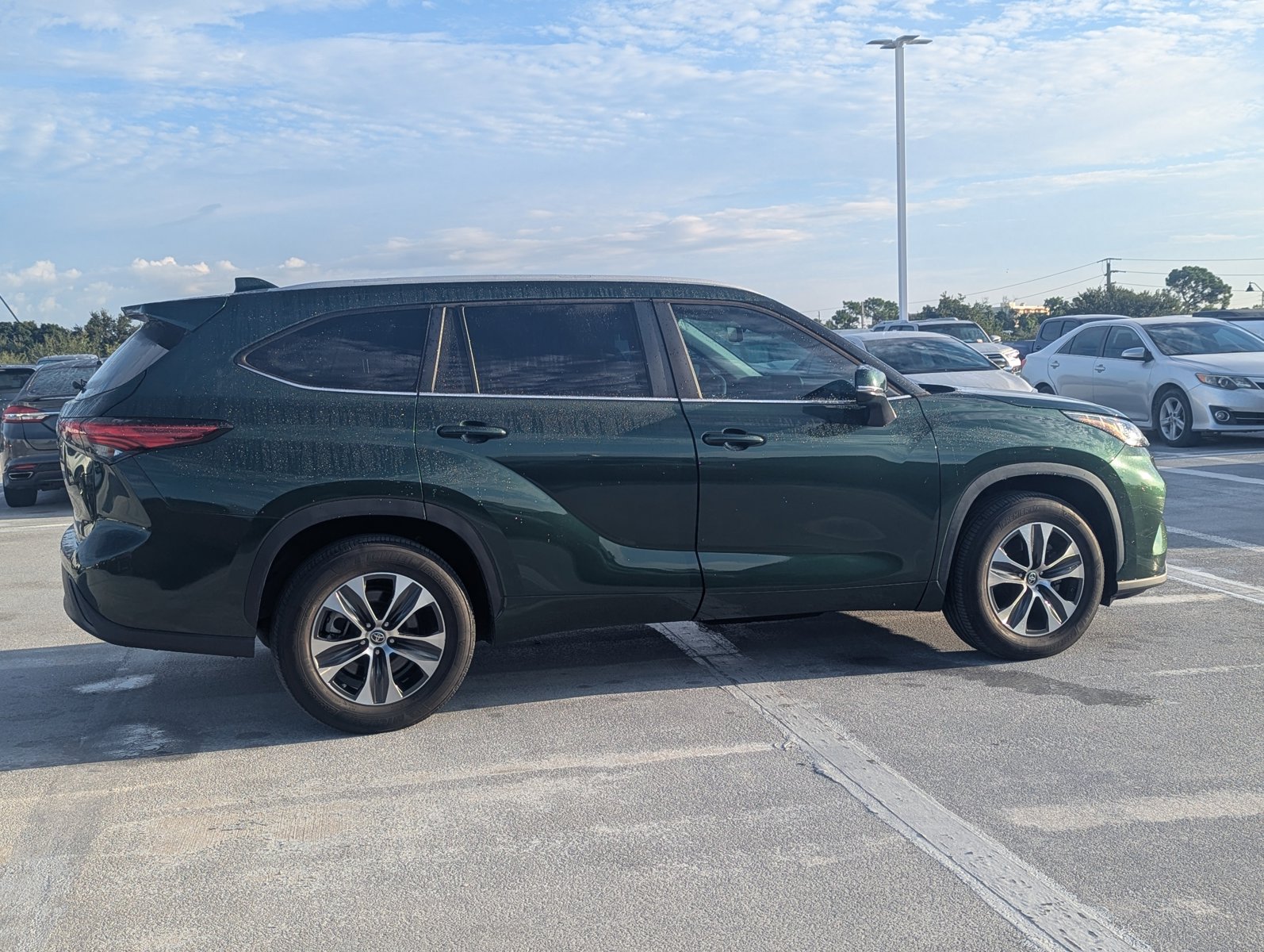 2023 Toyota Highlander XLE photo 4