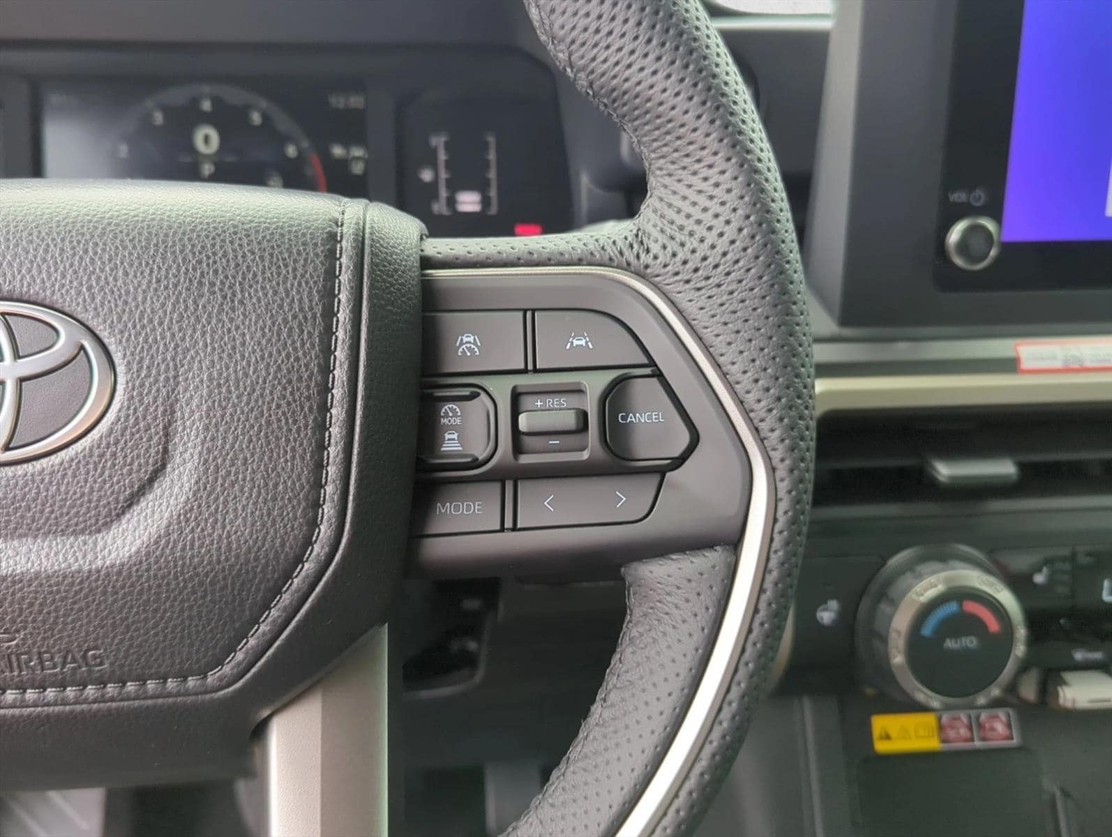 2025 Toyota Tacoma SR5 - Photo 17