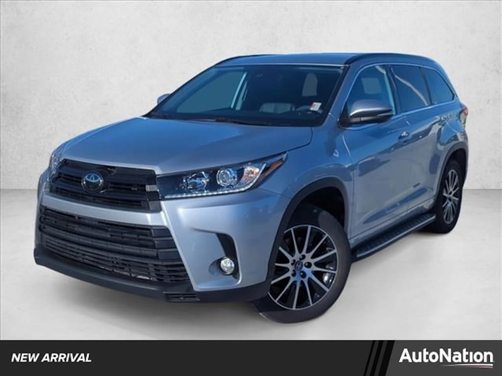 Used 2018 Toyota Highlander SE V6 SUV