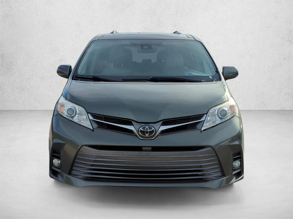 Used 2018 Toyota Sienna XLE 8 Passenger Van Passenger Van