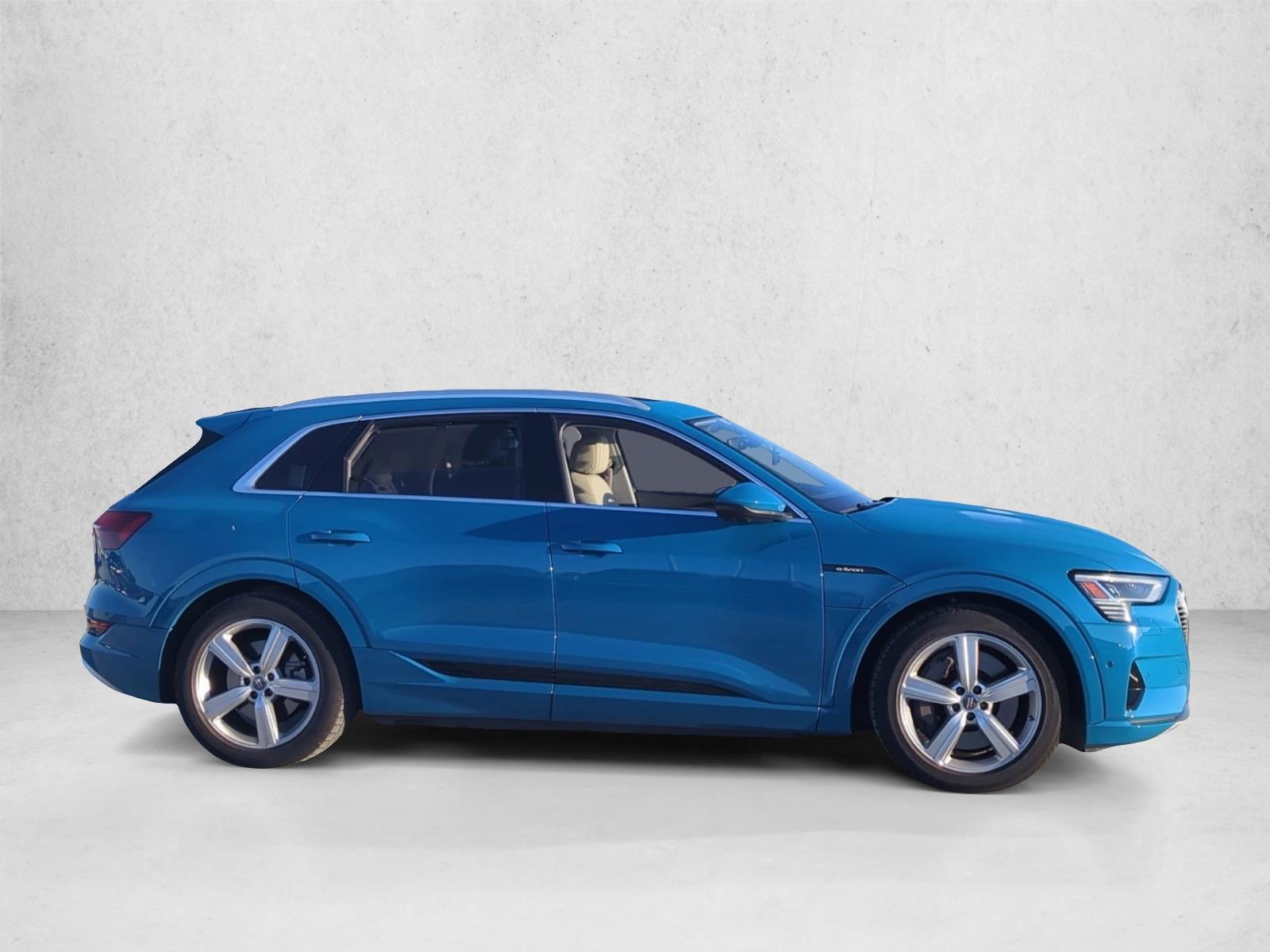 2019 Audi e-tron Premium Plus photo 4