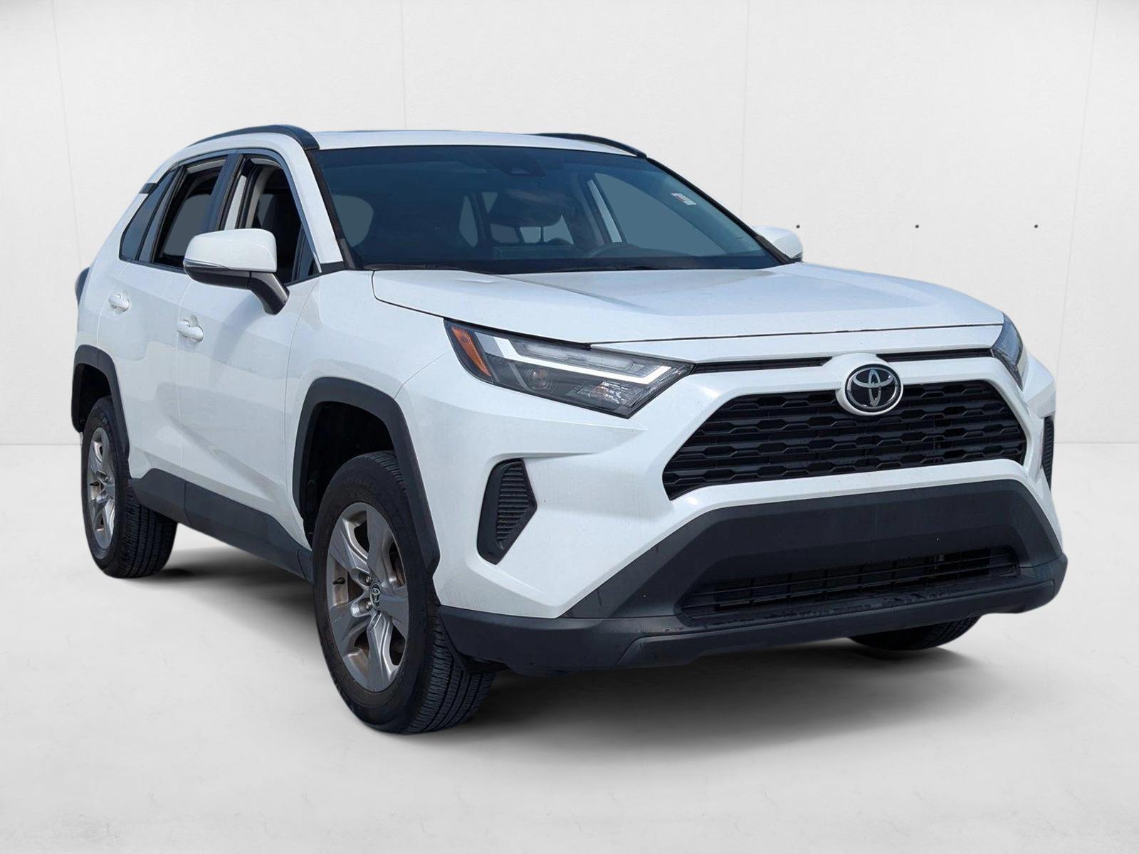 2022 Toyota RAV4 XLE photo 3