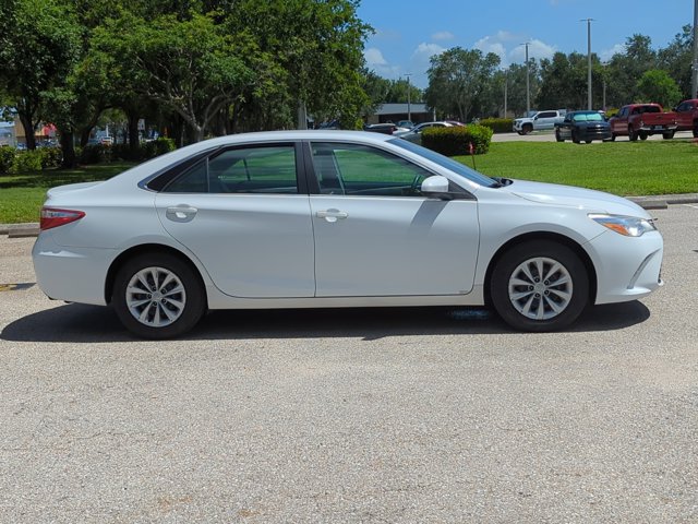2017 Toyota Camry LE photo 4