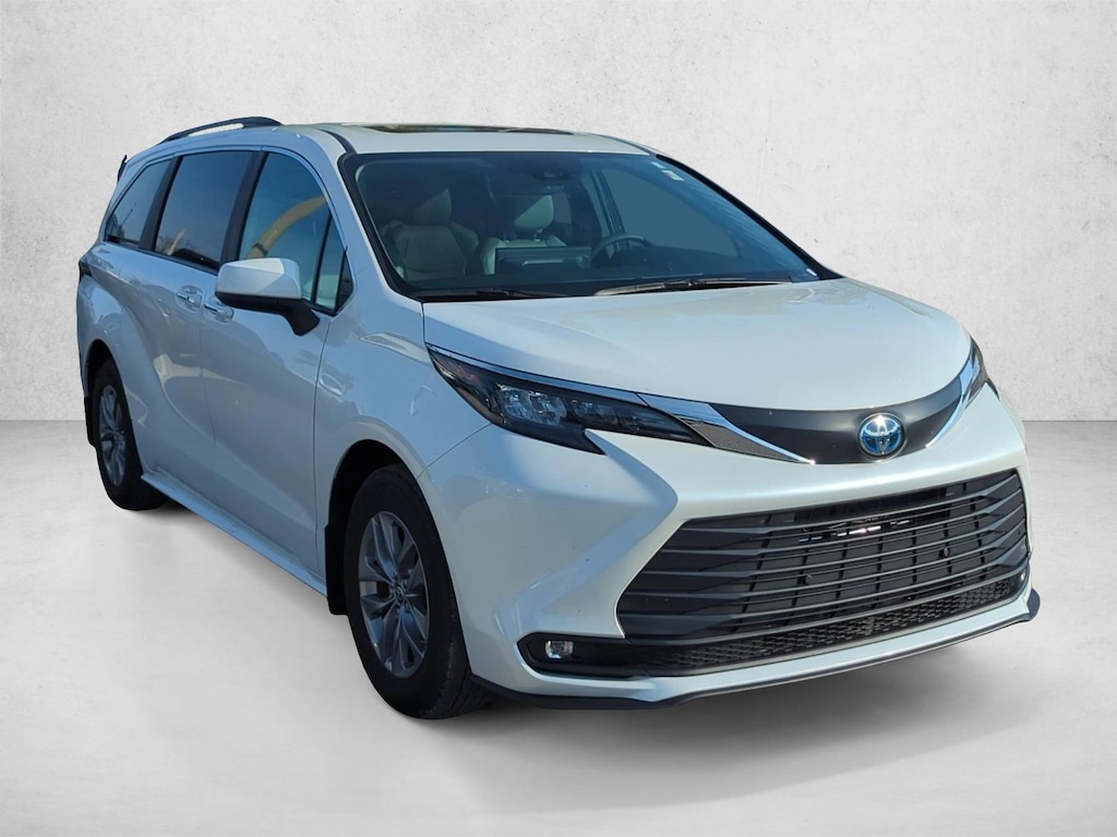 Used 2025 Toyota Sienna XLE 7 Passenger Van Passenger Van