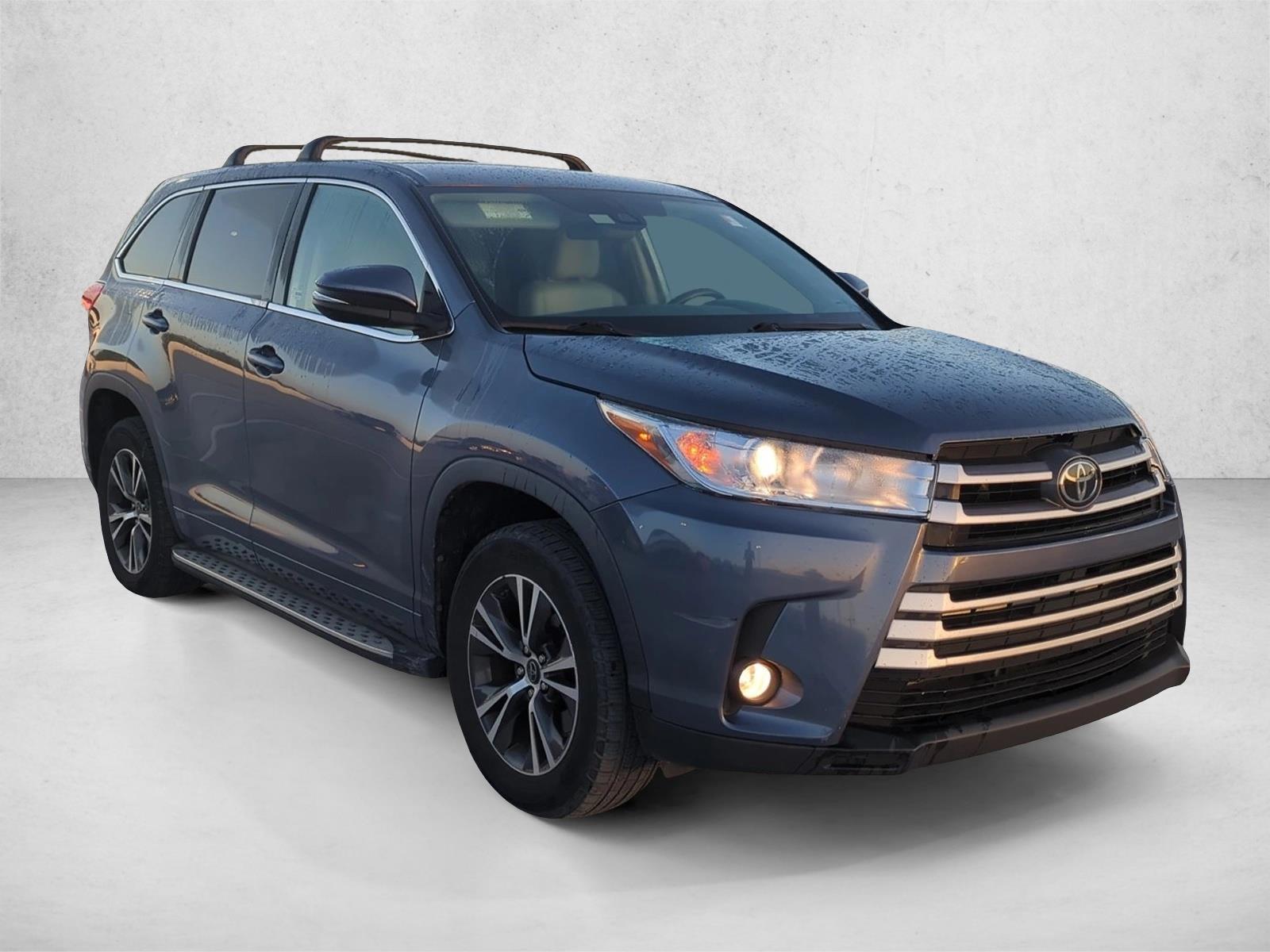2018 Toyota Highlander LE Plus photo 2