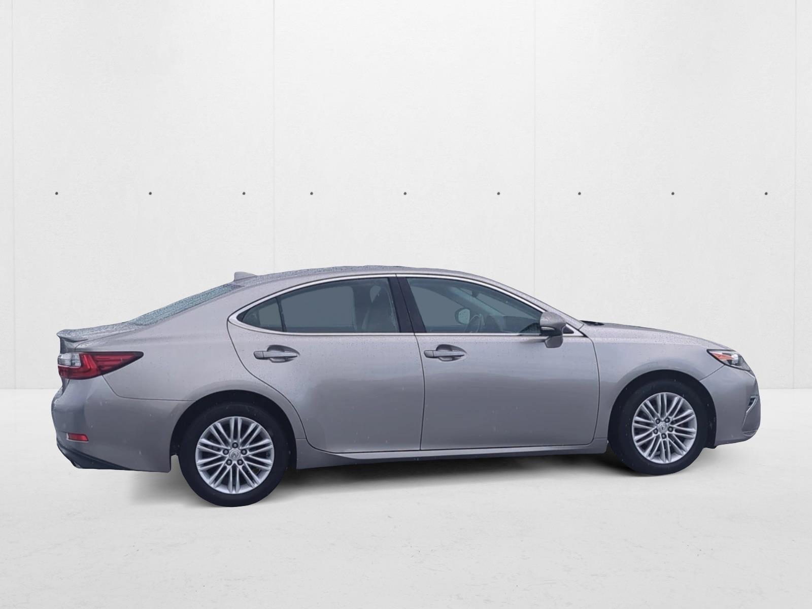 2016 Lexus ES 350 photo 4