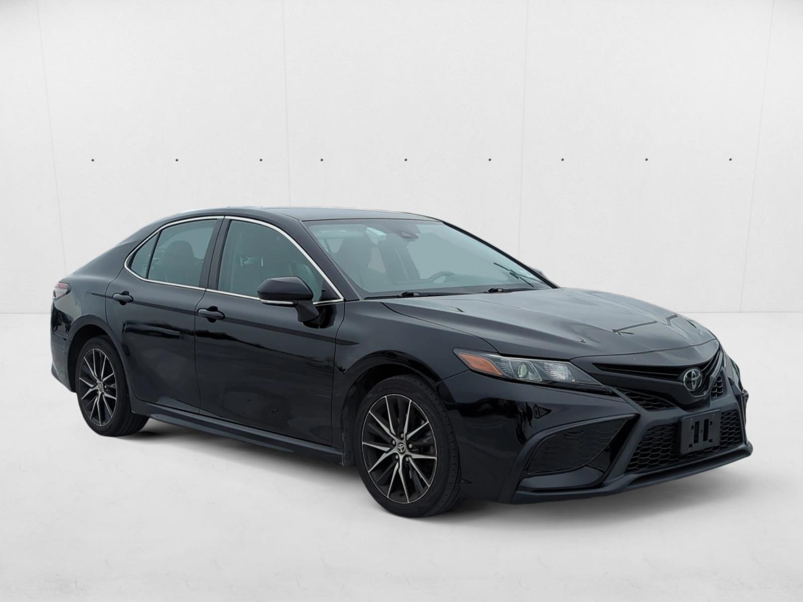 2022 Toyota Camry SE photo 3