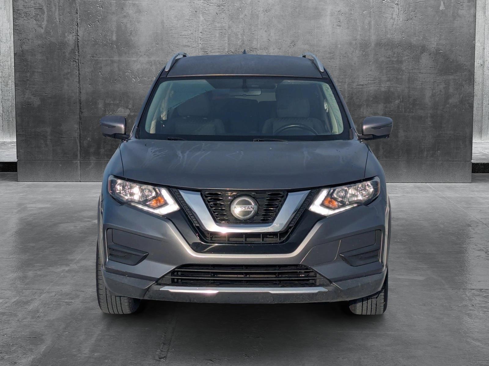 2018 Nissan Rogue SV photo 2