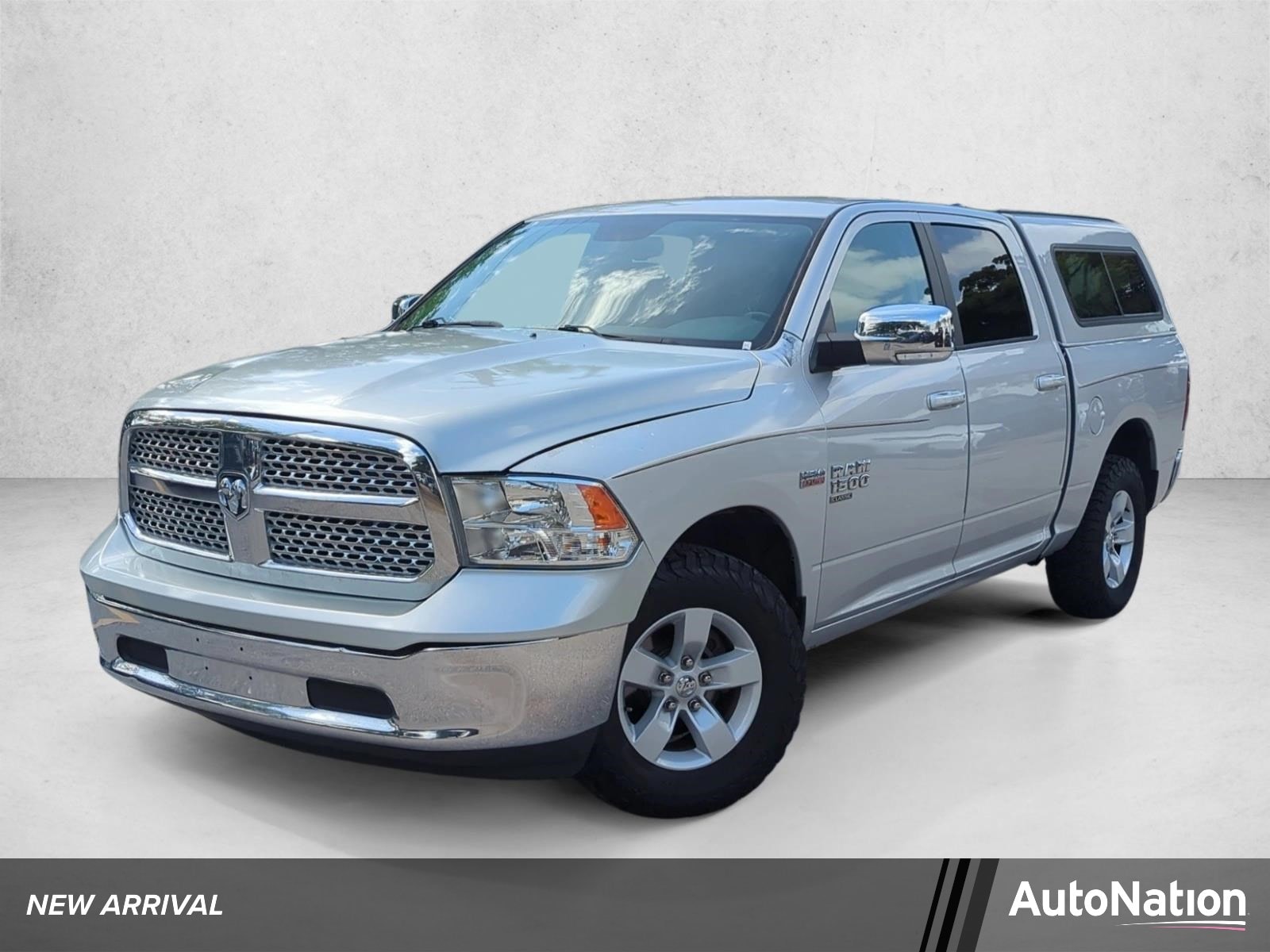 2019 RAM 1500 Classic SLT 4x4 Crew Cab 5'7's photo