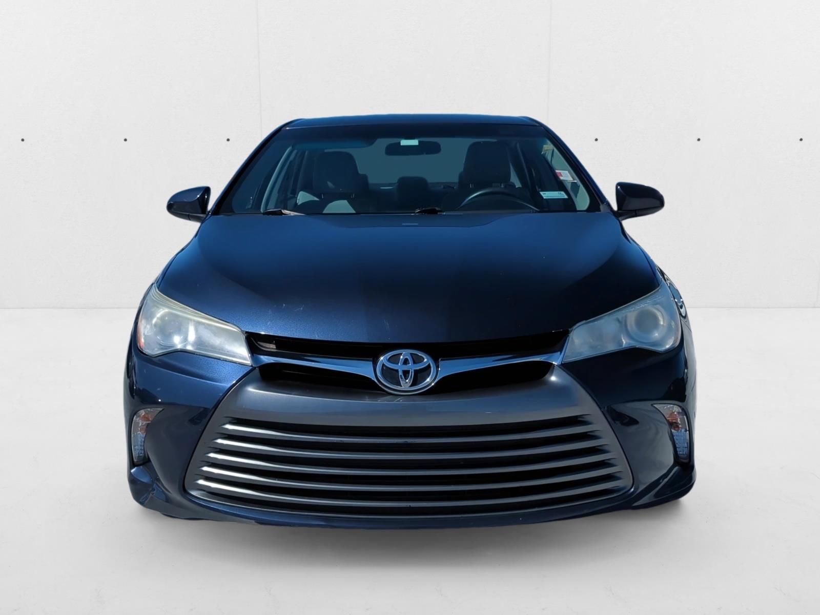 2016 Toyota Camry LE photo 2