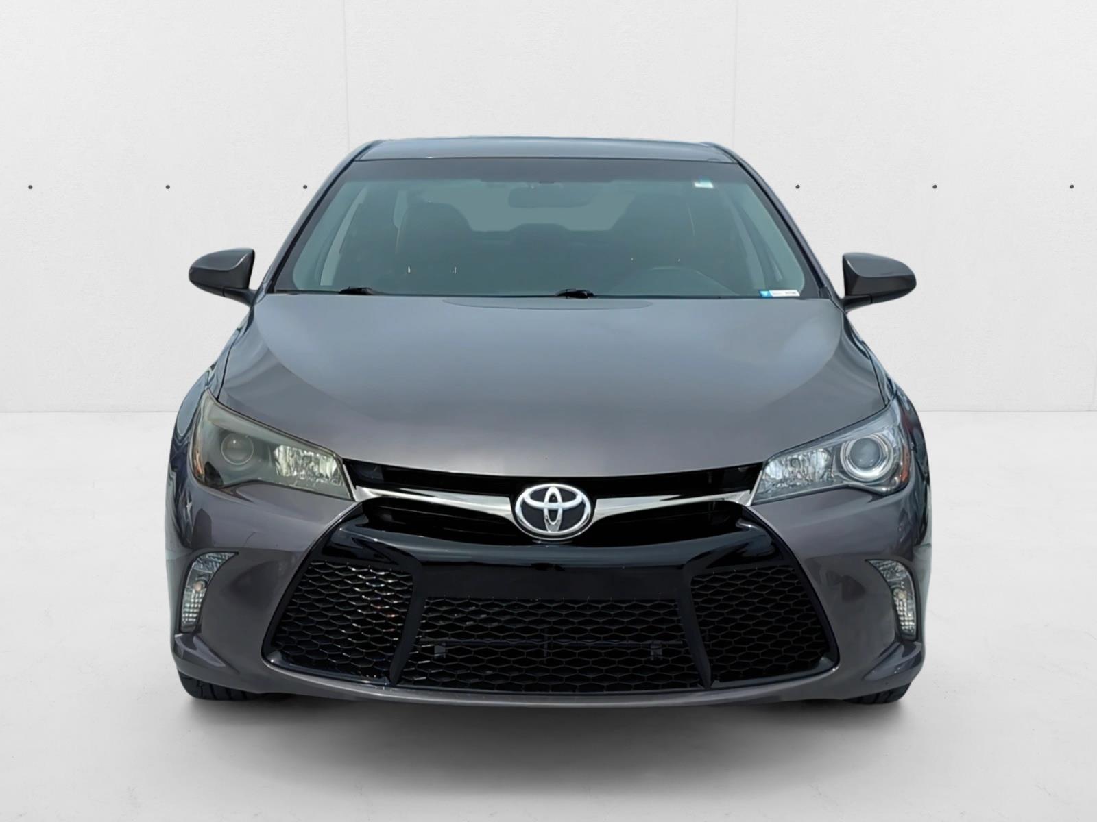 2017 Toyota Camry SE photo 2