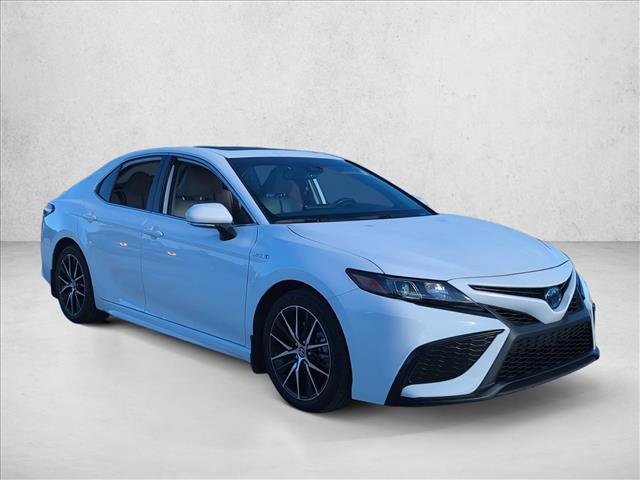2021 Toyota Camry Hybrid SE photo 3