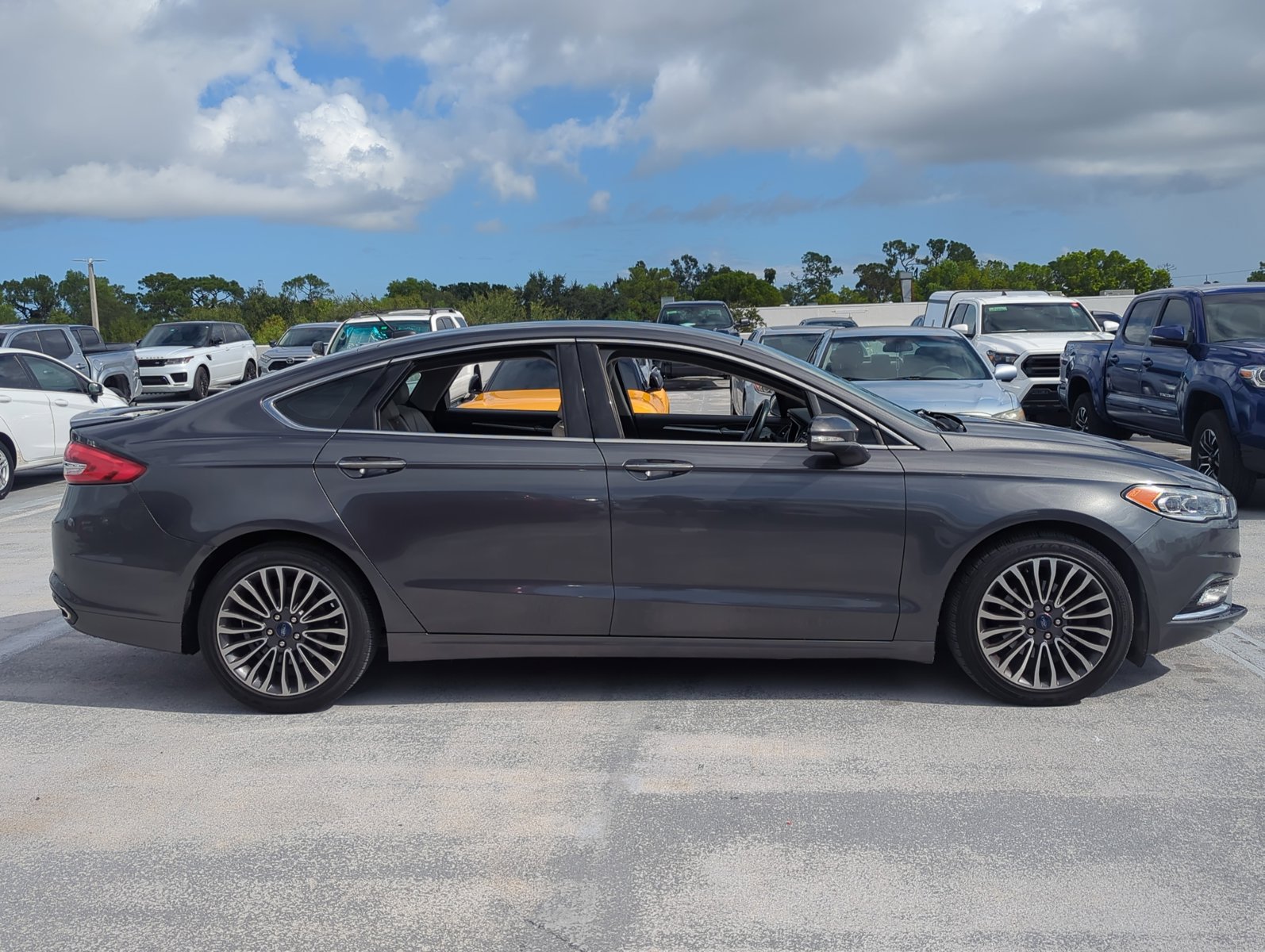 2017 Ford Fusion Titanium photo 3