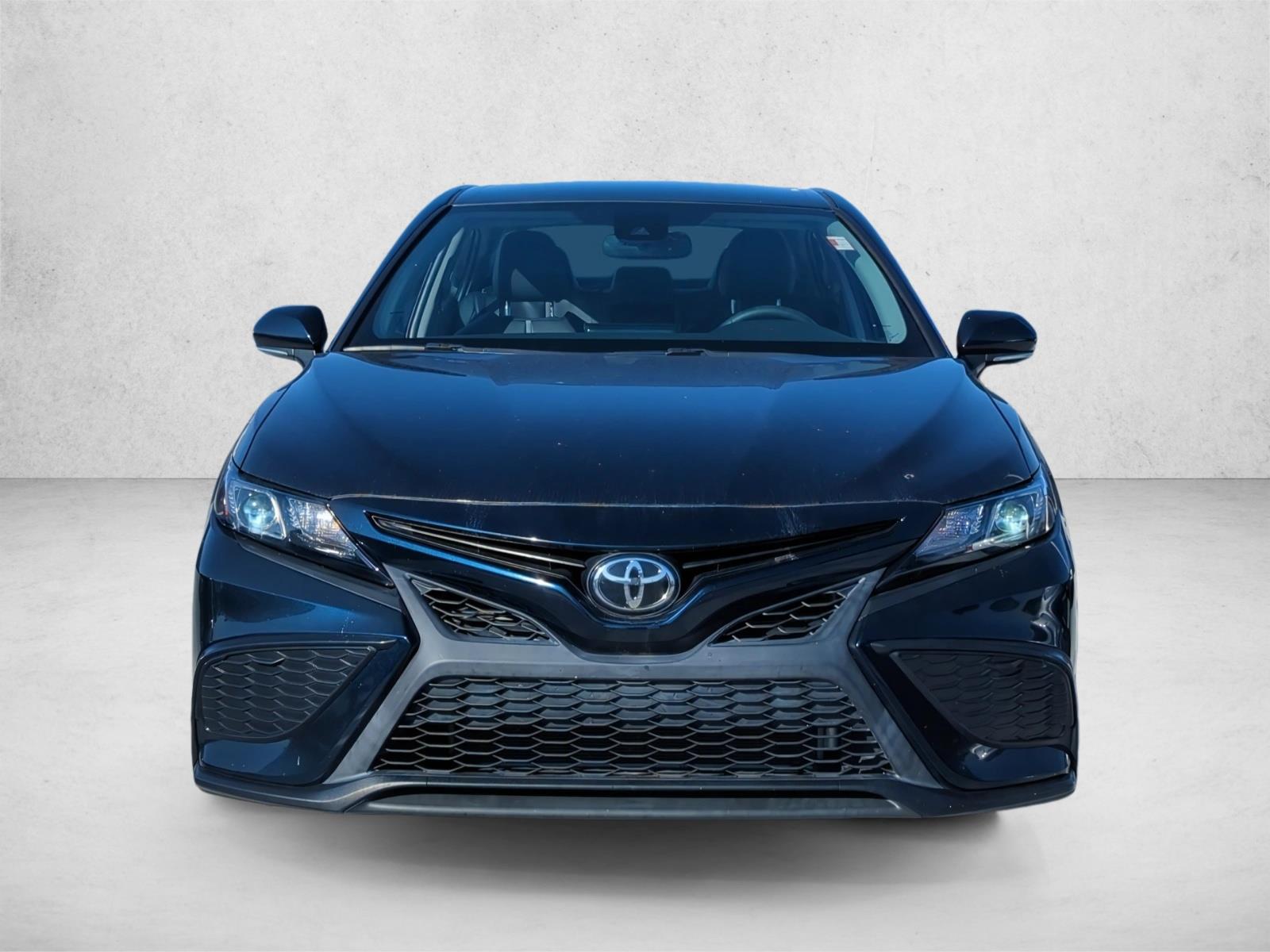 2021 Toyota Camry SE photo 2